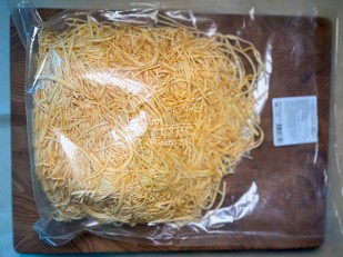 Фрайчизы со вкусом Васаби (100 гр.): Сырный продукт ФЕРМЕРСКИЙ паутинка с паприкой